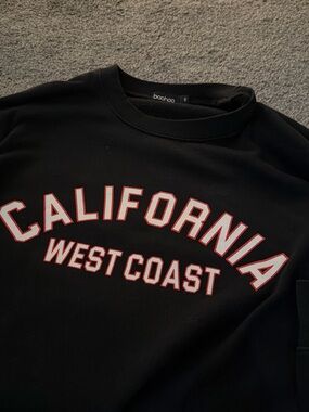 Boohoo Black Crewneck Sweatshirt with White and Red California Graphic
